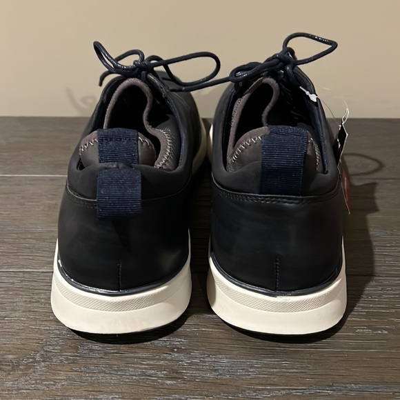 Van Heusen men’s shoes, size 9.5, EUC - Picture 3 of 5